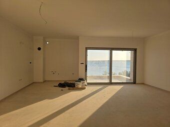 KR25-10-4, Real Estate Agency AMAXADES REALITY offers for sale apartments in the first row…