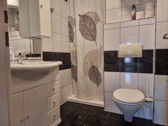 AMAXADES REALTY offers for sale an apartment house with 6 apartments in the village of VRSI, near Zadar.