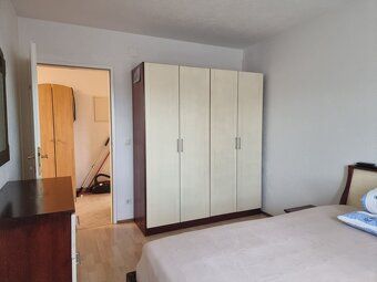 AMAXADES REALTY offers for sale an apartment house with 6 apartments in the village of VRSI, near Zadar.