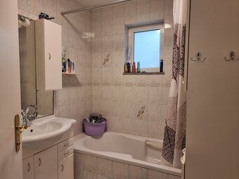 AMAXADES REALTY offers for sale an apartment house with 6 apartments in the village of VRSI, near Zadar.