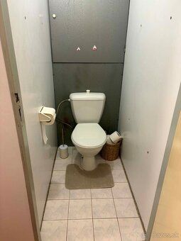 Oferuję długoterminowy wynajem jednopokojowego nieprzebudowanego mieszkania w spokojnej…