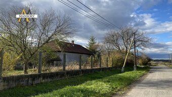 For sale a log house for 31,000 euros on land of 2,608 m².