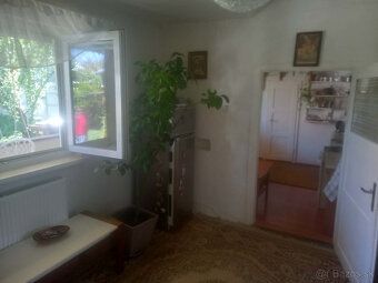 Spacious plot with total area of 1,273 m² and width of 17 m in quiet part near center.