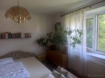 Spacious plot with total area of 1,273 m² and width of 17 m in quiet part near center.