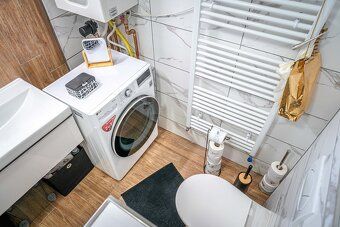 RM REALTY OFFERS FOR SALE A SPACIOUS 4-ROOM FAMILY HOUSE