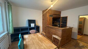 SLOVREAL offers for sale a spacious 3-room apartment of size 