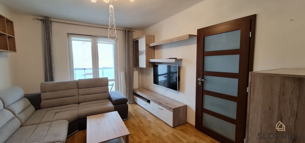 SLOVREAL offers for sale a completely renovated 3-room apartment