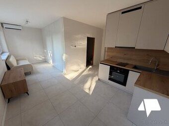 SLOVREAL offers for sale a completely renovated 3-room apartment
