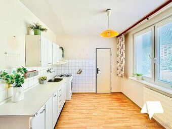 SLOVREAL offers for sale a completely renovated 3-room apartment