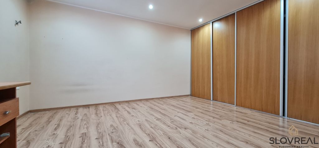 SLOVREAL offers for sale a completely renovated 3-room apartment