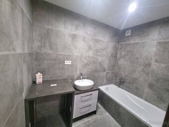 For sale fully renovated 3-bedroom apartment with balcony
