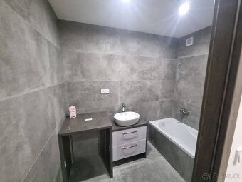 For sale fully renovated 3-bedroom apartment with balcony