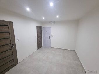 For sale fully renovated 3-bedroom apartment with balcony