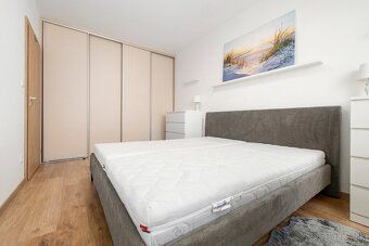 Under exclusive representation of the owner we offer for rent a stylish