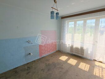 Large two-story semi-basement family house with garden - original condition