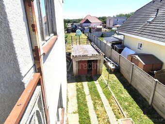 Large two-story semi-basement family house with garden - original condition