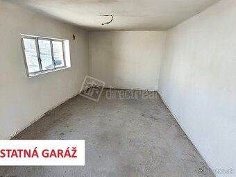 Large two-story semi-basement family house with garden - original condition