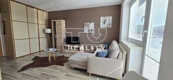 TU Reality oferuje na sprzedaż częściowo umeblowane i całkowicie nowe studio z loggią i…