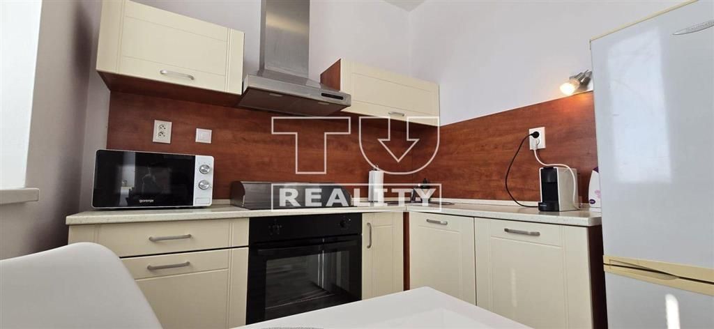 TU Reality oferuje na sprzedaż częściowo umeblowane i całkowicie nowe studio z loggią i…