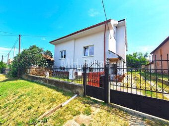 V TU reality ponúkame na predaj priestranný 4-izbový rodinný