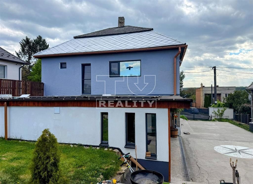V TU reality ponúkame na predaj priestranný 4-izbový rodinný