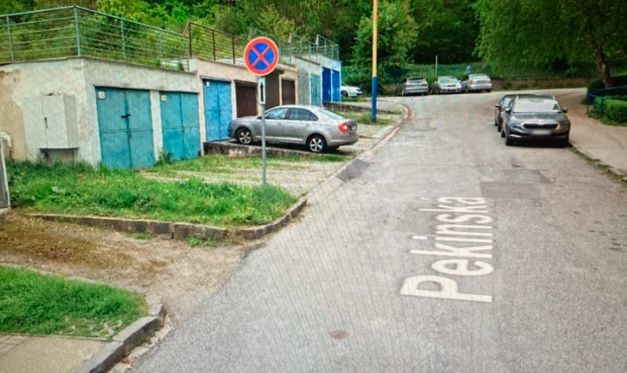 Na predaj garáž ťahanovce ulica Pekinská.
rozloha 18 m2 poze
