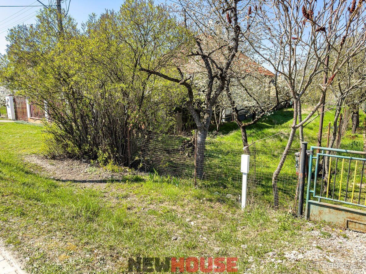 NEW HOUSE ponúka na predaj rovinatý a slnečný pozemok s celk
