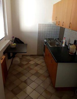 Ponúkame Vám na prenájom svetlý, kompletne zariadený 1-izbov