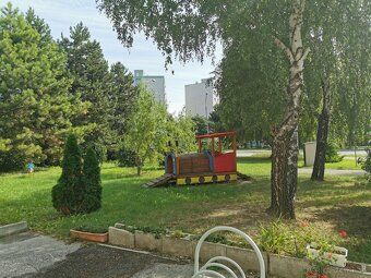 Spoločnosť U9, a.s. ponúka na predaj formou dražby investičn