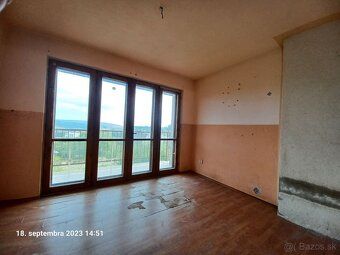 Spoločnosť U9, a.s. ponúka na predaj trojpodlažný murovaný r