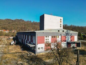 Spoločnosť U9, a.s. ponúka na predaj výrobno - skladovací ar