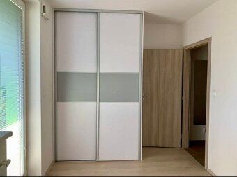 Ponúkame na prenájom svetlý a moderne zariadený 2-izbový byt