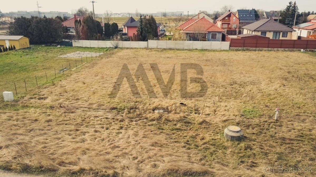 Už dlhšiu dobu hľadáte stavebný pozemok v pokojnej časti mes