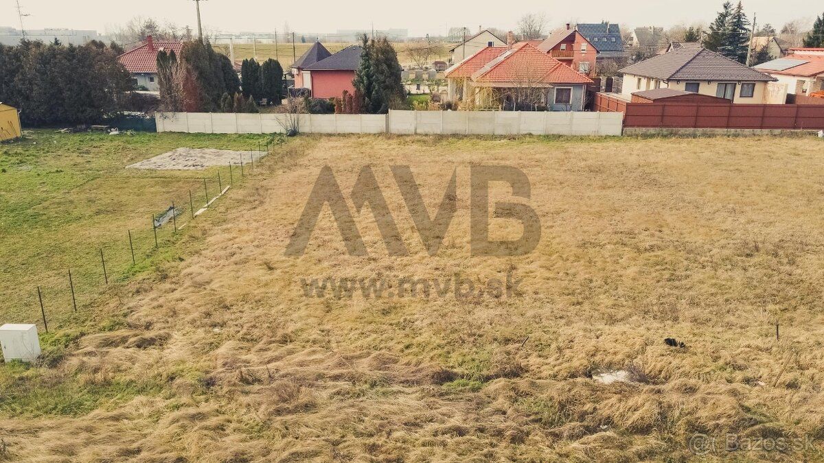 Už dlhšiu dobu hľadáte stavebný pozemok v pokojnej časti mes