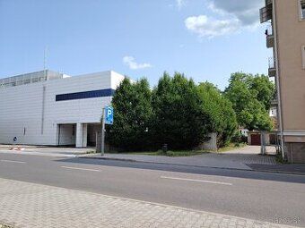 Na ulici E.M.Šoltésovej v uzavretom dvore ponúkam do dlhodob