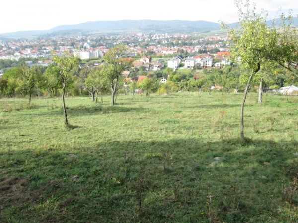 V časti nad mestom ponúkam na predaj pozemok, vhodný k výsta