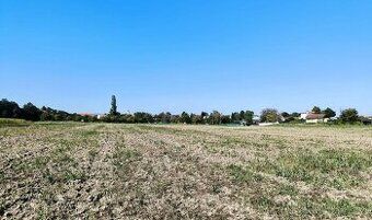 Ponúkame Vám  na predaj stavebný pozemok o výmere 832 m², kt