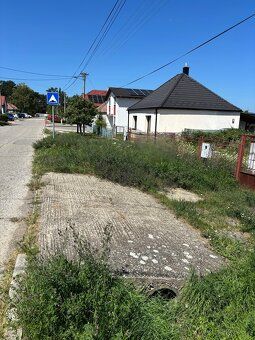 Ponúkame Vám  na predaj stavebný pozemok o výmere 832 m², kt