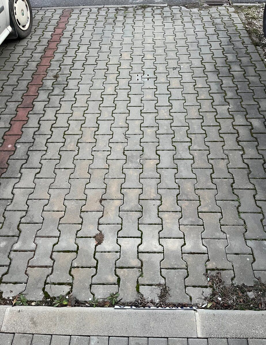 Exkluzívne Vám ponúkame parkovacie státie na ulici Mesačná, 