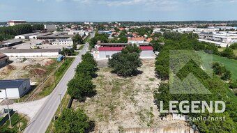 *** VÝBORNÁ LOKALITA, VODA A ELEKTRIKA NA OPLOTENOM POZEMKU 