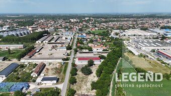 *** VÝBORNÁ LOKALITA, VODA A ELEKTRIKA NA OPLOTENOM POZEMKU 