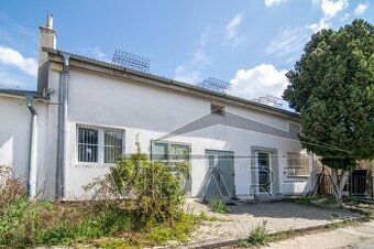 a prenájom hala nachádzajúca sa v Trnave na ulici Coburgova 