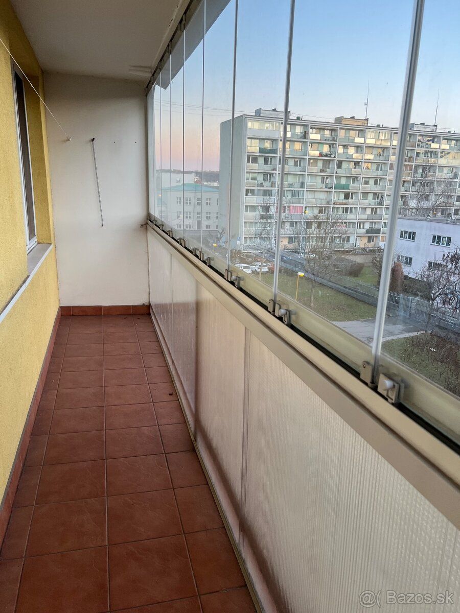 Ponúkam voľný plne zariadený a všetkým vybavený byt vrátane 
