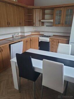 Ponúkam na prenájom 3izb.byt čiastocne zariadený, rekonštruo