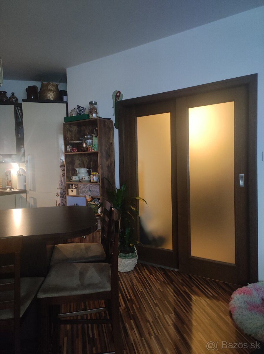 Predám 3 izbový byt na Terase, Matúškova ulica. 64m2, zaskle
