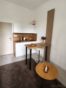 💥 NA PRENÁJOM 💥
🏠 Útulná garzónka (19 m²) 📍 ul. Českoslovens