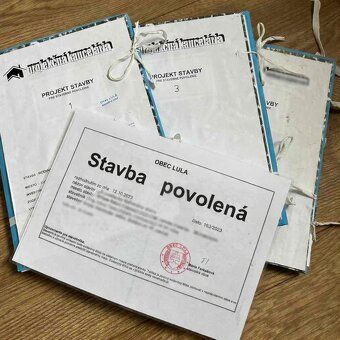 Predám stavebný pozemok pre rodinný dom s hotovou základovou