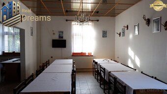 Úžitková plocha 826,3 m2. Penzión pozostáva z staršej budovy