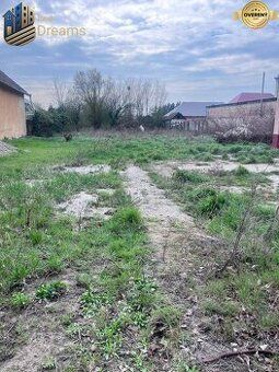 Ponúkame na predaj priestranný stavebný pozemok v obci Tvrdo