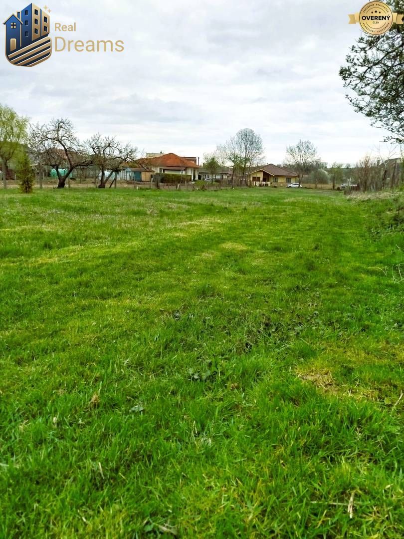 Horná Kráľová – tichá ulica, veľkorysá výmera, všetky siete 